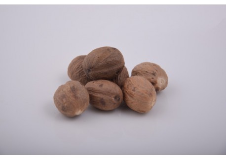 Gałka muszkatołowa cała